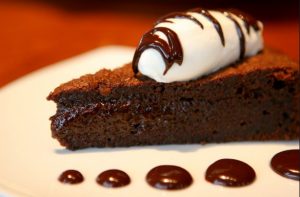 chocolate-cake-keik-sokolatas-glika-liga-ilika-diatrofi-eisaimonadikigr