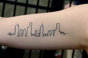 own-tatoo-hand-skyline-eisaimonadikigr