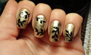 nixia-xrisa-gold-nails-autumn-fthinoporo-moda-eisaimonadikigr