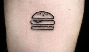 tatouaz-hamburger-soma-moda-tatoo-eisaimonadikigr