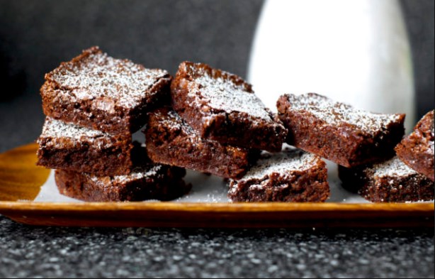 brownies=vegan-nistisima-sokolata-glika-zaxaroplastiki-eisaimonadikigr