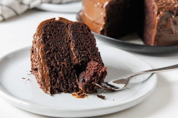 chocolate-cake-sokolatas-keik-nistisimo-xoris-auga-gala-voutiro-zaxaroplastiki-eisaimonadikigr