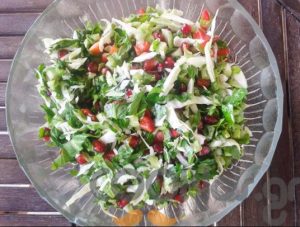 laxanika-salata-me-rodi-salates-marouli-sintages-eisaimonadikigr