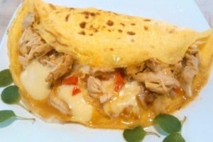 omeleta-kotopoulo-tiria-tiri-krema-galaktos-omeletes-auga-mageiriki-sintages-eisaimonadikigr