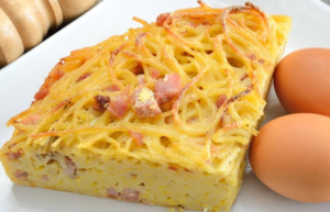 omeleta-me-makaronia-napolitaniki-zimarika-pou-perissepsan-sintages-eisaimonadikigr