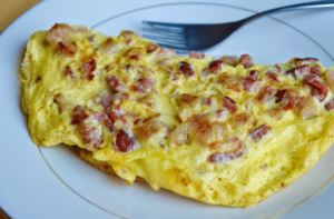 omeleta-me-arni-pou-perissepse-sintages-idees-eisaimonadikigr